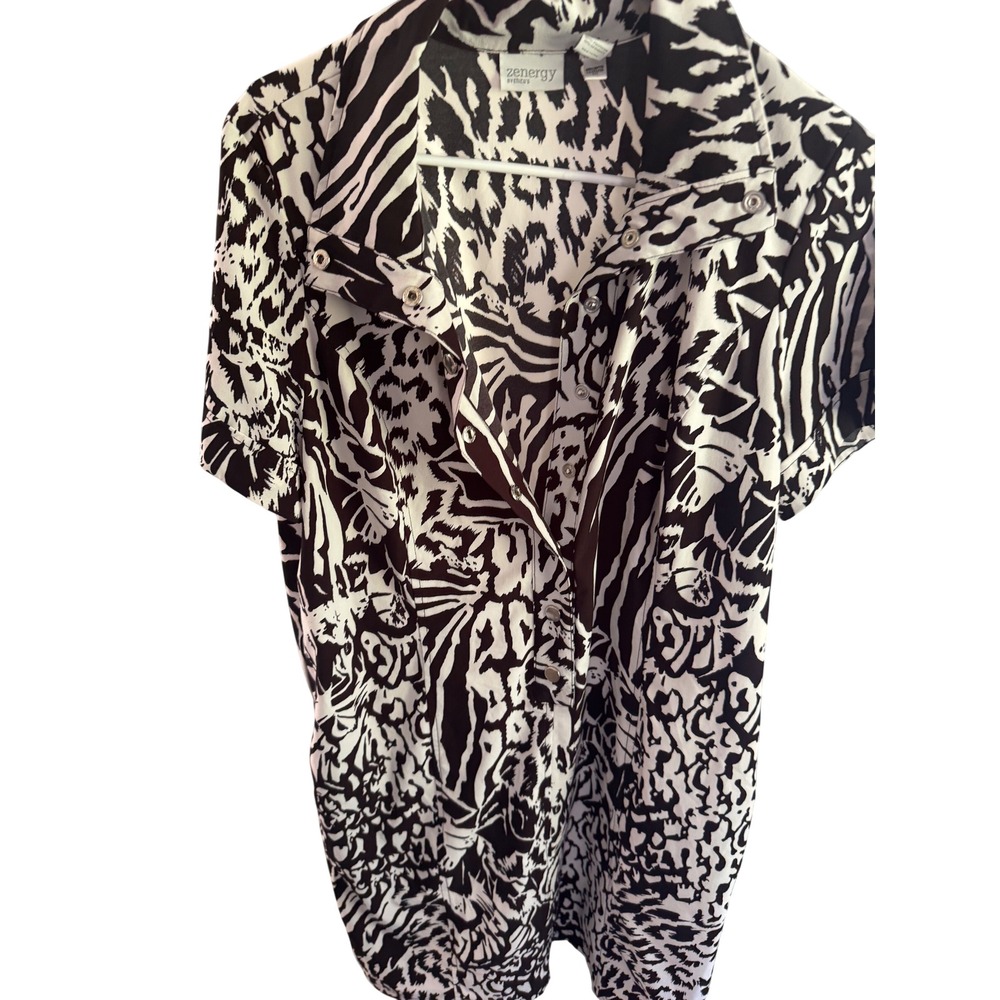 Zenergy by Chicos Womens Black White Animal Print Snap Front Top Size 2.5 XL